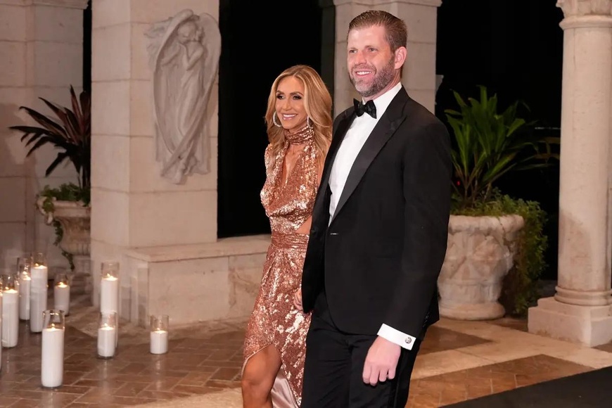 Eric et Lara Trump arrivent à Mar-a-Lago pour la célébration du Nouvel An du président Trump. Photo : AP