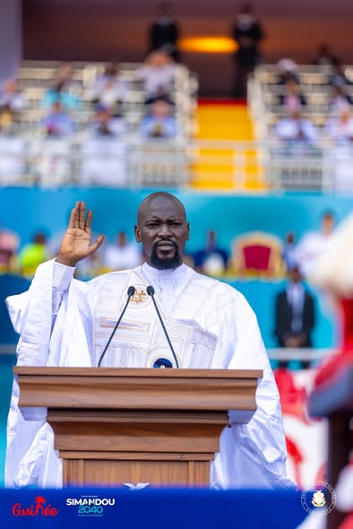 Investiture : Mamadi DOUMBOUYA prête serment et prend officiellement les rênes de la Guinée