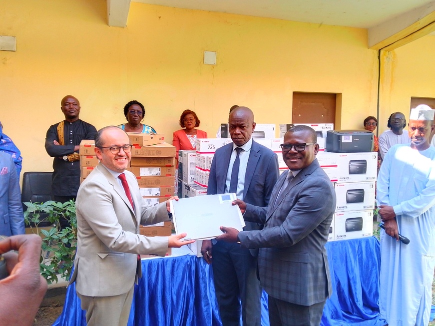 Tchad : la CNDH reçoit un important lot de matériels informatiques grâce au Projet PAPPE Tchad : la CNDH reçoit un important lot de matériels informatiques grâce au Projet PAPPE