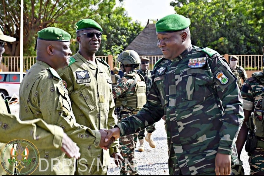 Niger : Le Général Tiani au front diplomatique et militaire à la Base 101 Niger : Le Général Tiani au front diplomatique et militaire à la Base 101