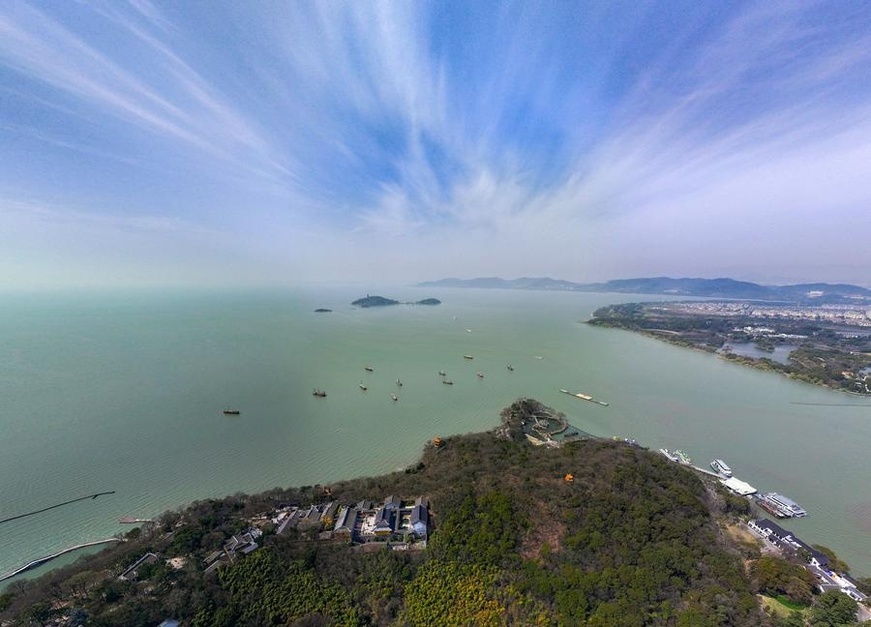 An aerial drone photo taken on March 21, 2024 shows the scenery of the Yuantouzhu scenic spot of the Taihu Lake, in Wuxi, east China's Jiangsu Province. (Xinhua/Li Bo)
