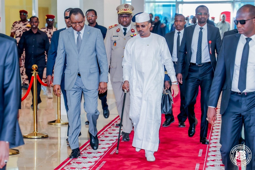 Le président Tchadien de retour à N'Djamena après sa visite d'amitié et de travail en France Le président Tchadien de retour à N'Djamena après sa visite d'amitié et de travail en France