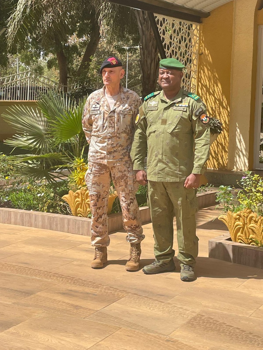 Niger - Attaque à l'aéroport de Niamey : Le Chef d'État-major italien au chevet de la mission MISIN Niger - Attaque à l'aéroport de Niamey : Le Chef d'État-major italien au chevet de la mission MISIN