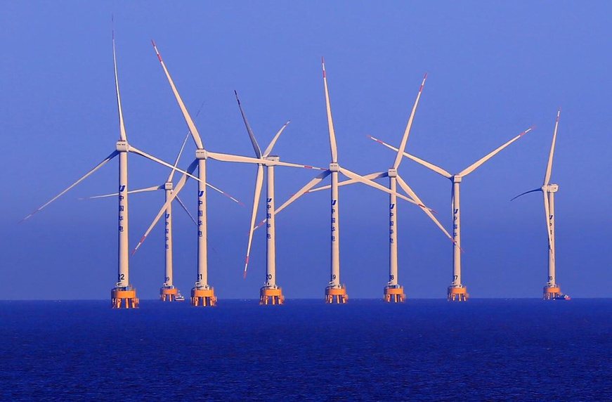Photo shows an offshore wind farm in the waters near Yuhuan, east China's Zhejiang province. (Photo/Duan Junli)