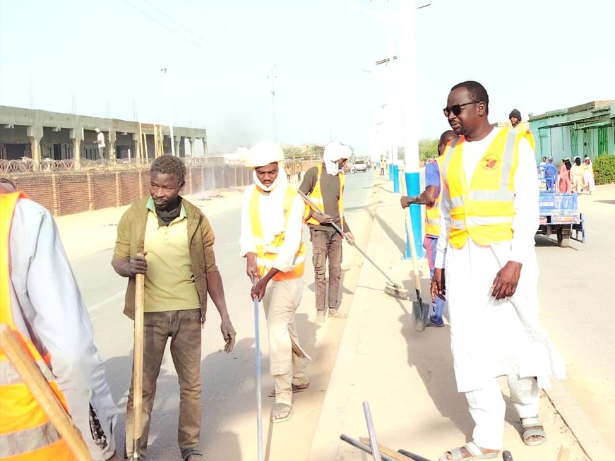 Tchad : la commune d'Abéché intensifie l’opération « Samedi citoyen » sur l’axe du marché Park d’Adré Tchad : la commune d'Abéché intensifie l’opération « Samedi citoyen » sur l’axe du marché Park d’Adré