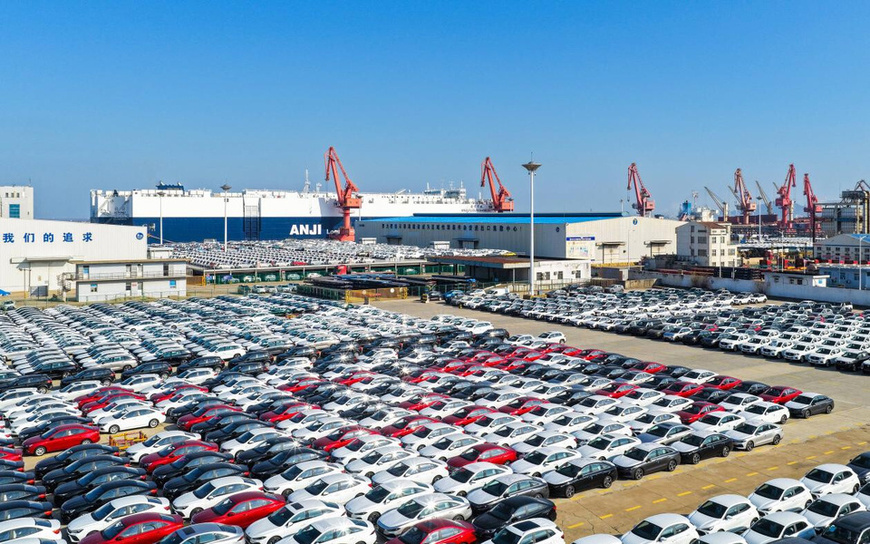 Chinese automobiles are ready to be shipped overseas in Lianyungang, east China's Jiangsu province, Dec. 17, 2025. (Photo/Wang Jianmin)