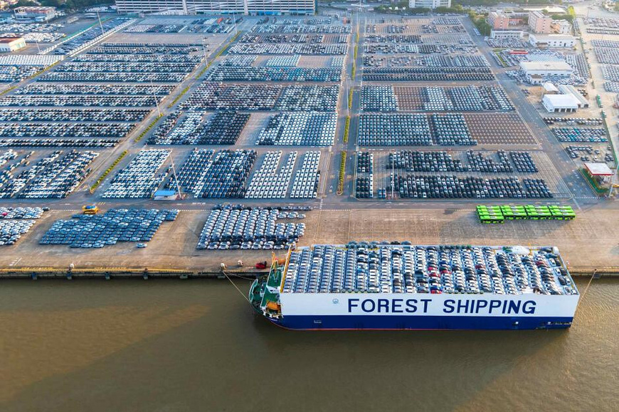 Automobiles are about to be shipped overseas at Nansha automobile terminal of Guangzhou Port in south China's Guangdong province. (Photo/Lyu Huadang)