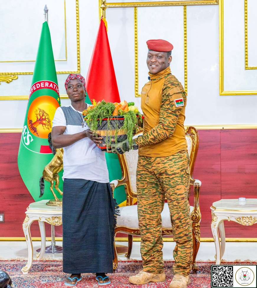 Burkina : le chef de l’Etat accorde une audience à la coopérative féminine de Zongo Burkina : le chef de l’Etat accorde une audience à la coopérative féminine de Zongo