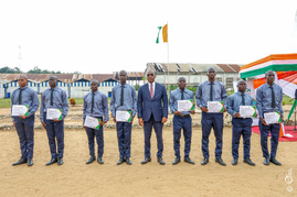 Côte d’Ivoire : le ministre Mamdou Touré exhorte les parents à poursuivre l’encadrement des jeunes après la formation Côte d’Ivoire : le ministre Mamdou Touré exhorte les parents à poursuivre l’encadrement des jeunes après la formation