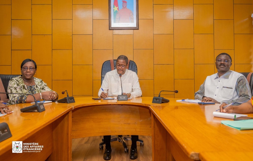 Burkina : le ministre des Affaires étrangères s'imprègne de la situation de ses compatriotes dans le Golfe Burkina : le ministre des Affaires étrangères s'imprègne de la situation de ses compatriotes dans le Golfe