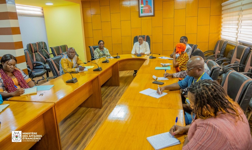 Burkina : le ministre des Affaires étrangères s'imprègne de la situation de ses compatriotes dans le Golfe Burkina : le ministre des Affaires étrangères s'imprègne de la situation de ses compatriotes dans le Golfe