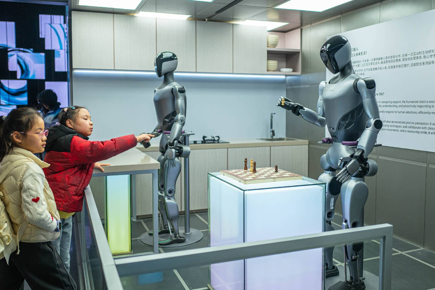 Scene 1: Dawn at Ningbo-Zhoushan Port(5:00 AM) Scene 1: Dawn at Ningbo-Zhoushan Port(5:00 AM)