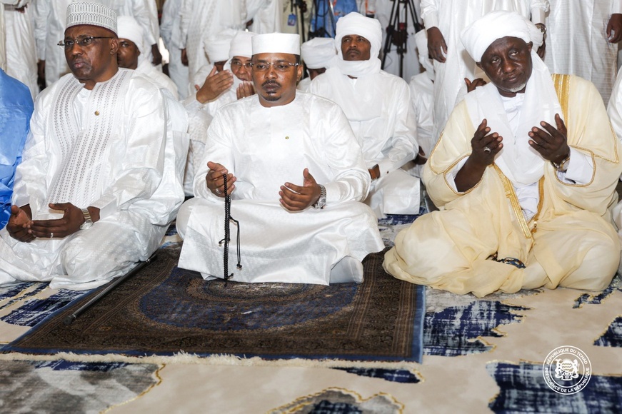 Tchad : Aïd Al-Fitr, le chef de l’Etat assiste à la grande prière à N’Djamena Tchad : Aïd Al-Fitr, le chef de l’Etat assiste à la grande prière à N’Djamena