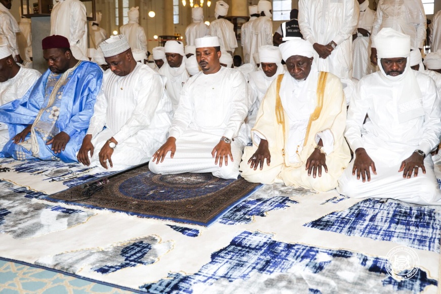 Tchad : Aïd Al-Fitr, le Moufti dirige la grande prière en présence du chef de l’Etat Tchad : Aïd Al-Fitr, le Moufti dirige la grande prière en présence du chef de l’Etat