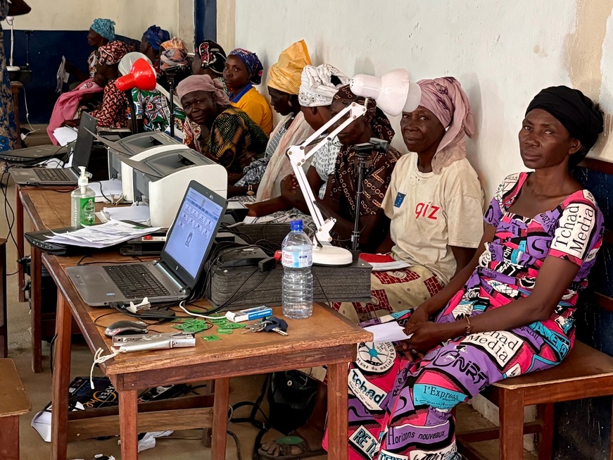 Tchad : des cartes d’identité pour renforcer l’autonomie des femmes rurales Tchad : des cartes d’identité pour renforcer l’autonomie des femmes rurales