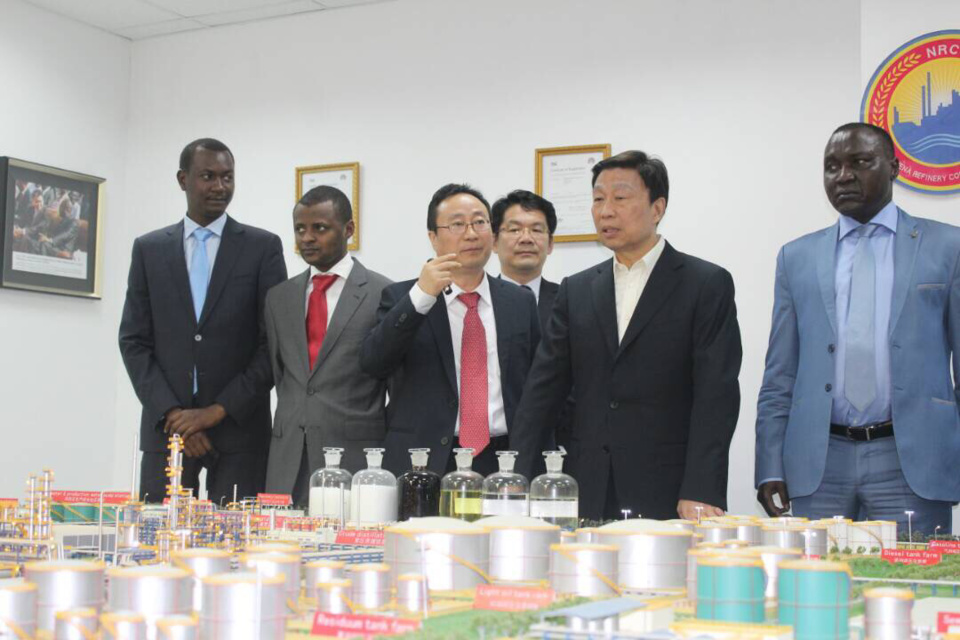 Tchad : Visite du vice-président Chinois à la Raffinerie de Djaramaya