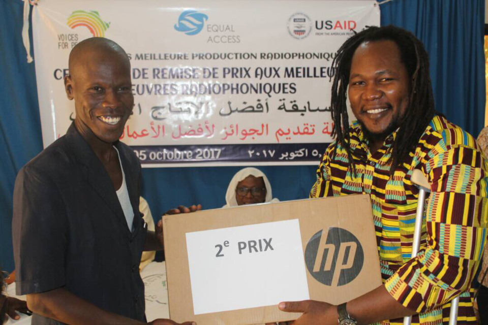 Remise des prix de production radiophonique et de matériel aux radios partenaires par Equal Access. Alwihda Info