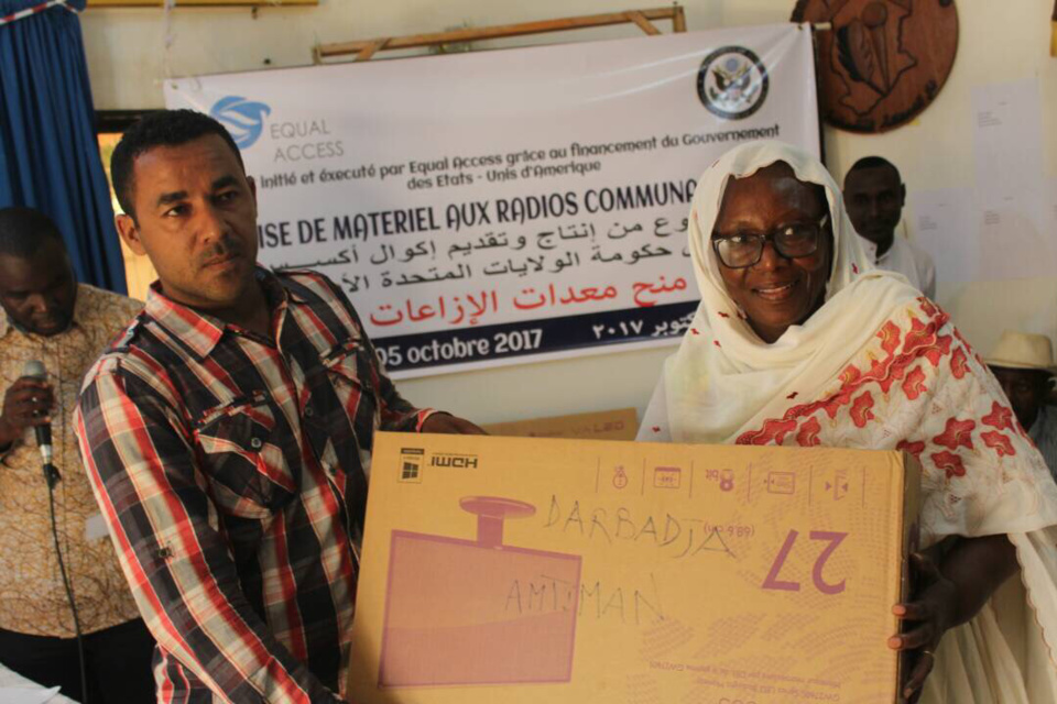 Remise des prix de production radiophonique et de matériel aux radios partenaires par Equal Access. Alwihda Info