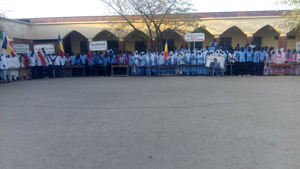 Tchad : des kits scolaires offerts aux lycéens à Abéché