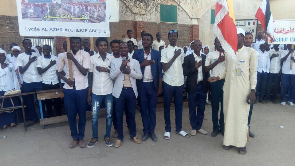 Tchad : des kits scolaires offerts aux lycéens à Abéché