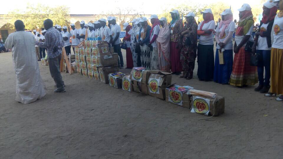 Tchad : des kits scolaires offerts aux lycéens à Abéché