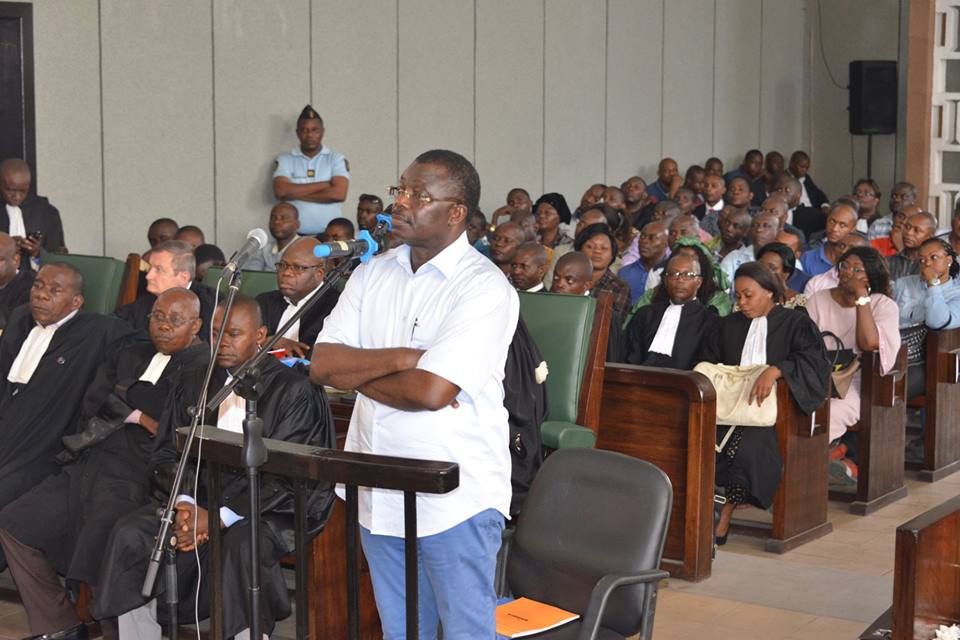 Général Norbert Dabira devant la barre.