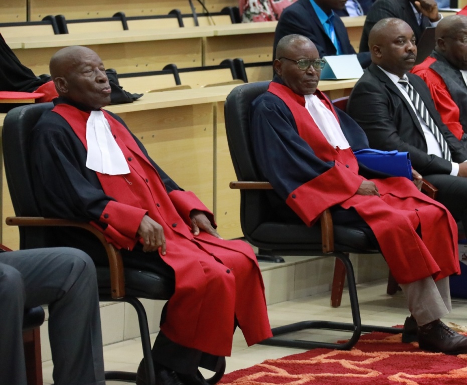 Les professeurs Bonaventure Mengho et Samba Kimbata.