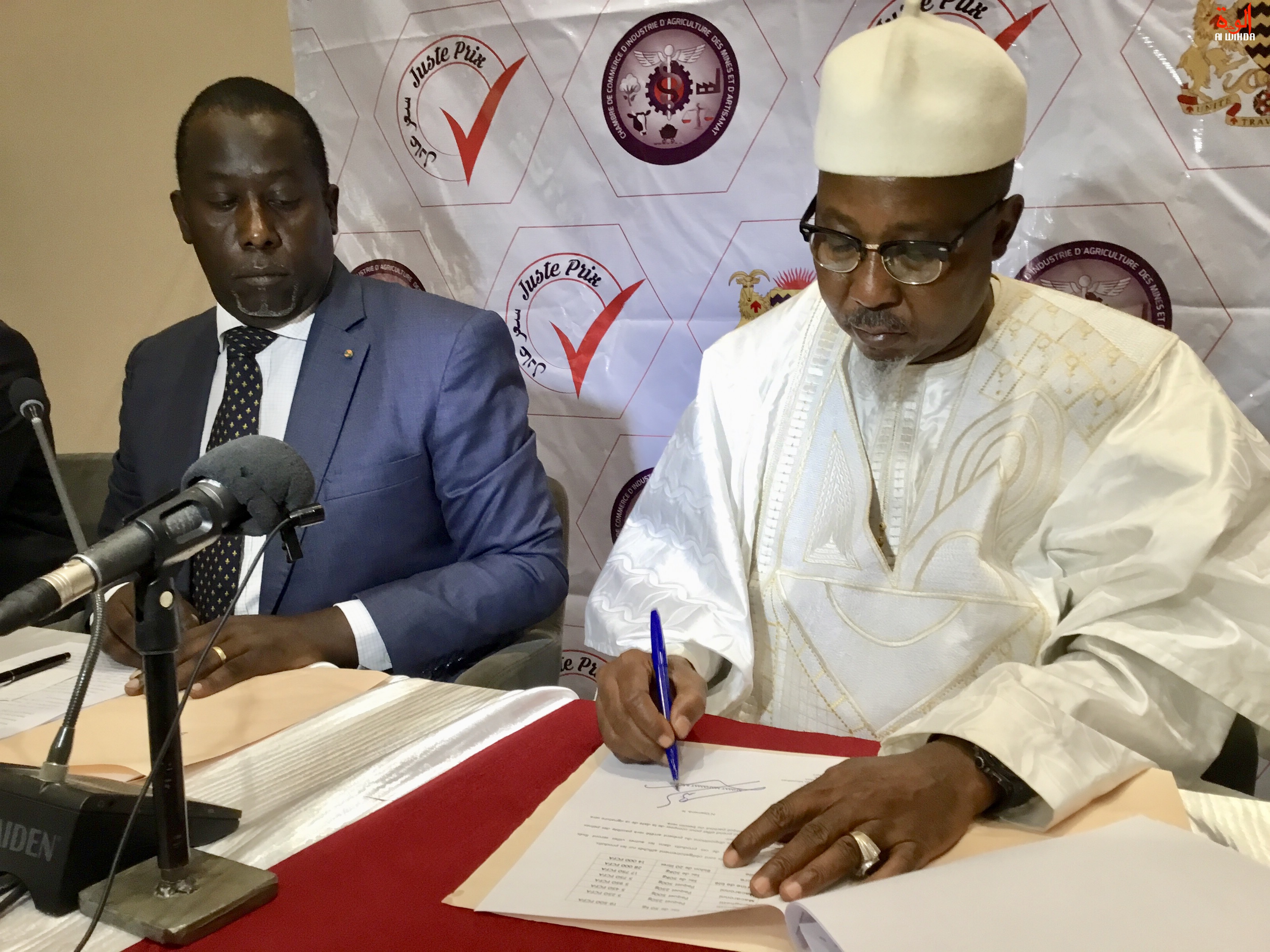 Tchad : le ministre Ahmat Bachir signe l'arrêté fixant les prix des aliments, le 22 juin 2019 à N'Djamena. © Alwihda Info