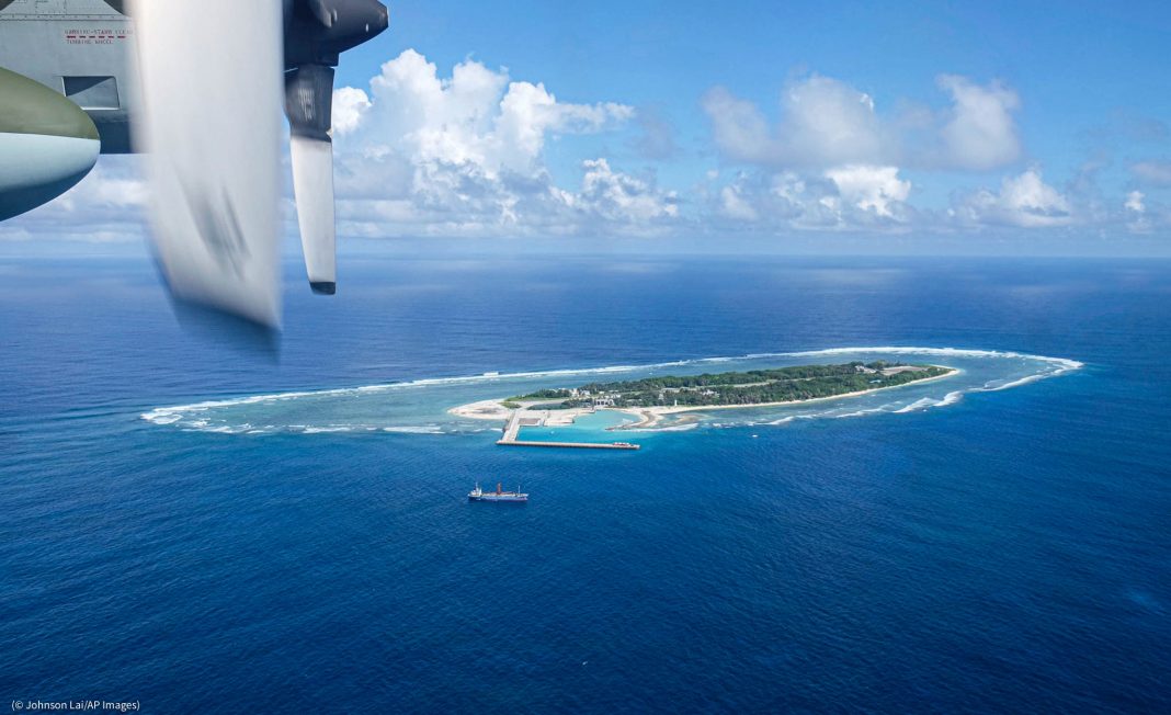 Vue aérienne, en 2016, de l’île Itu Aba dans l’archipel des îles Spratly en mer de Chine méridionale, une zone contestée. (© Johnson Lai/AP Images)