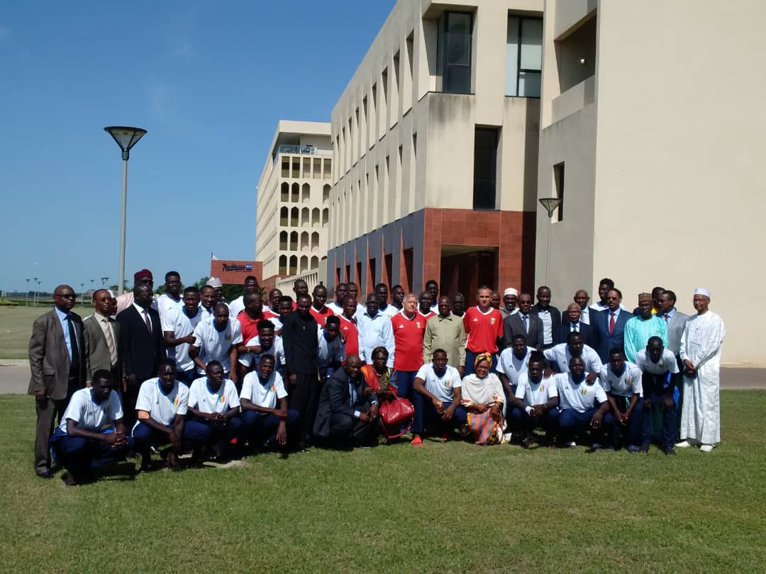 Tchad : le ministre Kalzeubé Pahimi promet une prime aux SAO en cas de victoire. © PR