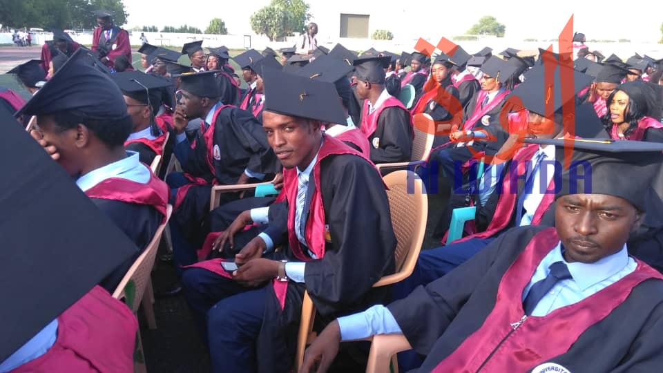 Tchad : 674 lauréats reçoivent leur diplôme de fin d'études universitaires. © Alwihda Info