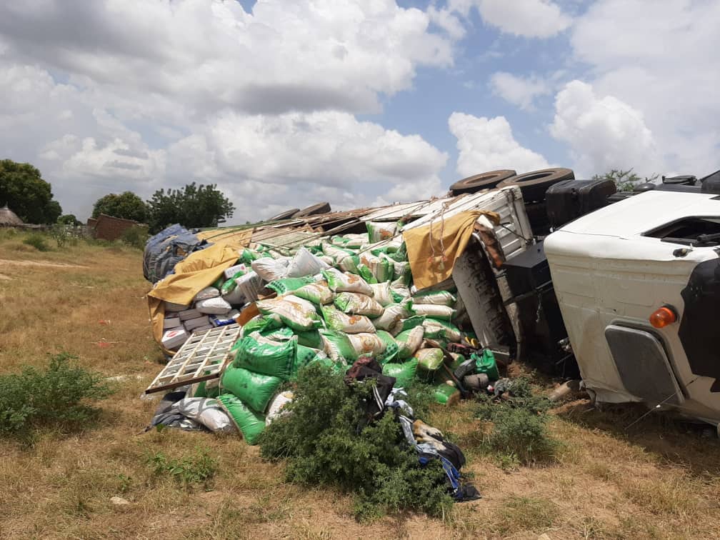 Tchad : un gros porteur fait un tonneau à Mongo