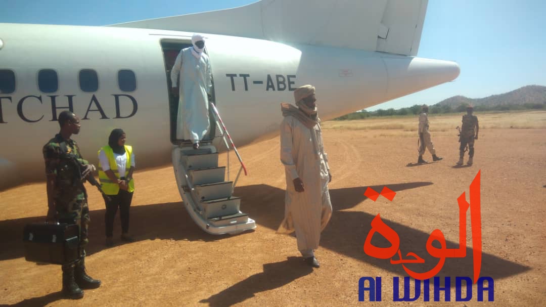 Tchad - état d'urgence : les ministres de la défense et de l'administration à Goz Beida (vidéo)