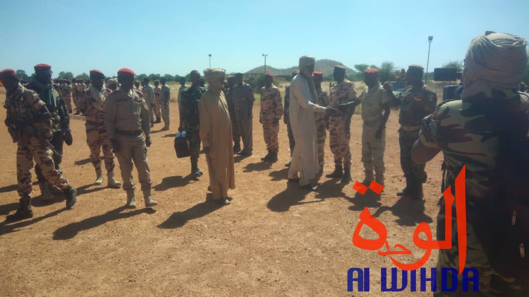 Tchad - état d'urgence : les ministres de la défense et de l'administration à Goz Beida (vidéo)