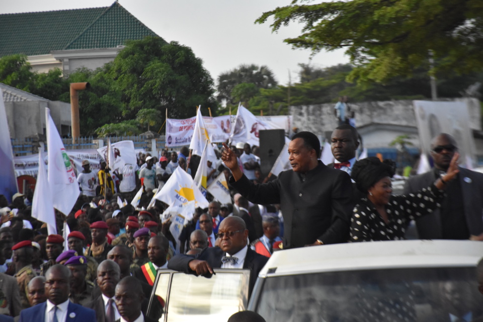 Le couple présidentiel accueilli avec enthousiasme à Pointe-Noire.