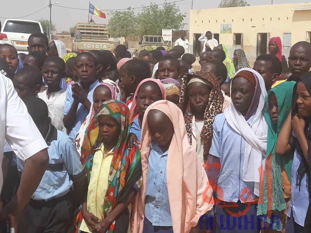 Tchad : à l'Est, 1330 kg de kits et manuels scolaires remis par la France. © Alwihda Info