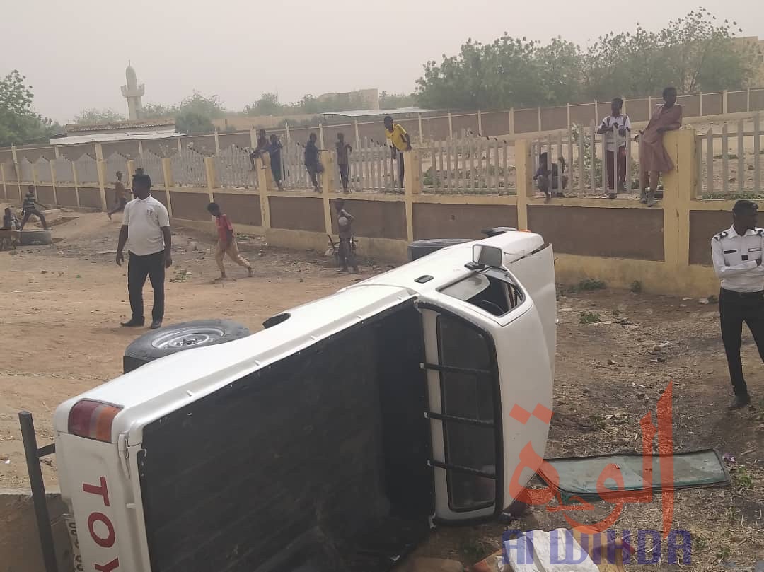 Tchad : un véhicule se renverse en pleine circulation à Abéché. © Hamid Mahamat Issa/Alwihda Info