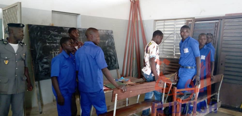 Tchad : le gouverneur de Laï en tournée dans les établissements. © Éric Guedi/Alwihda Info