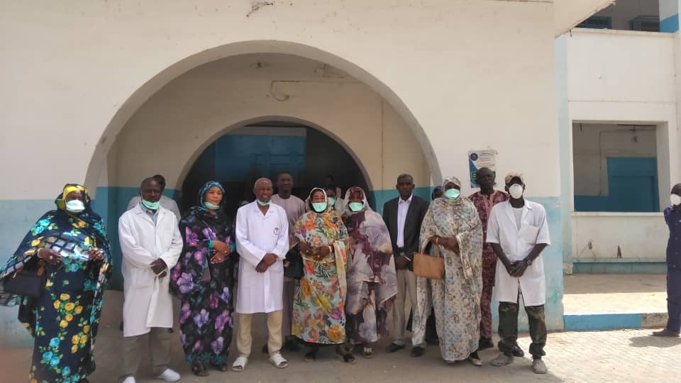 Tchad : à l'hôpital militaire, les citoyens offrent des cadeaux aux soldats blessés. © Mahamat Abdramane Ali Kitire/Alwihda Info