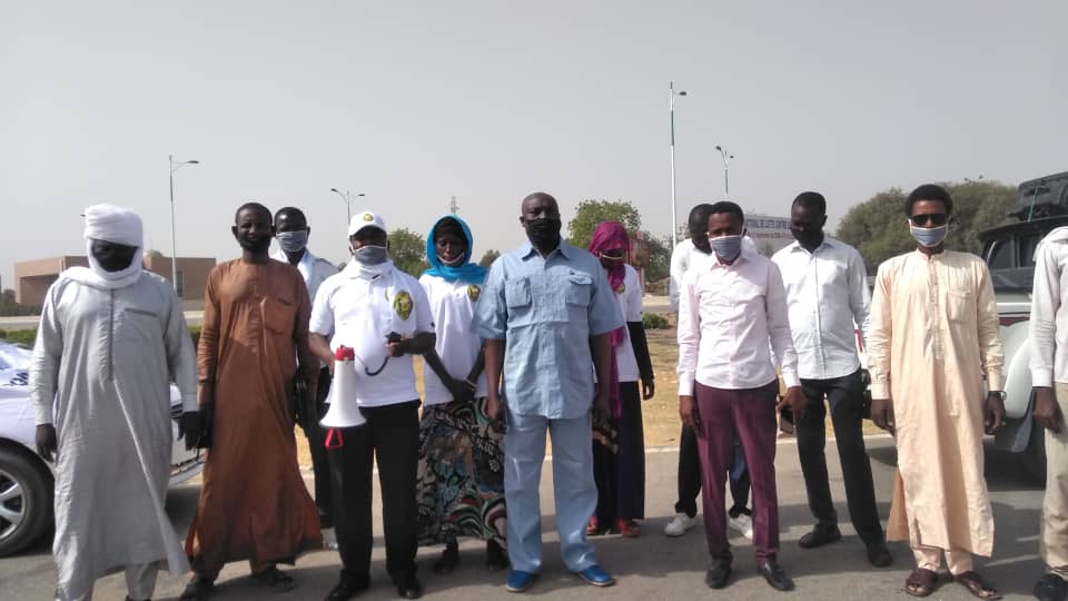 Tchad – Covid-19 : à N’Djamena, des jeunes décident de faire du porte-à-porte. © Malick Mahamat/Alwihda Info