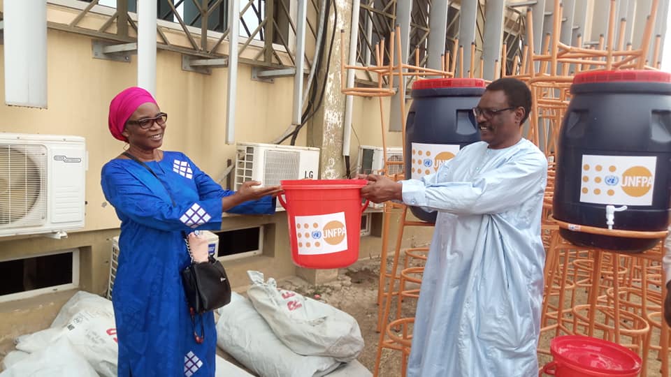 Tchad - Covid-19 : l'UNFPA offre du matériel au ministère de la santé. © DR/Min.Santé publique