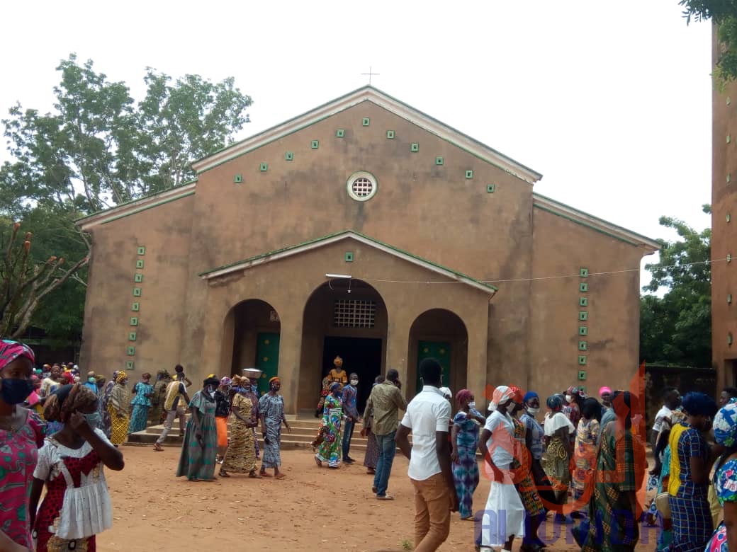 Tchad : à Koumra, la messe reprend pour les chrétiens catholiques, après trois mois d'interruption