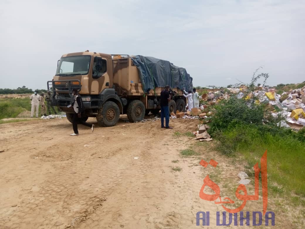 Tchad : incinération d'importantes quantités de produits illicites ou frauduleux