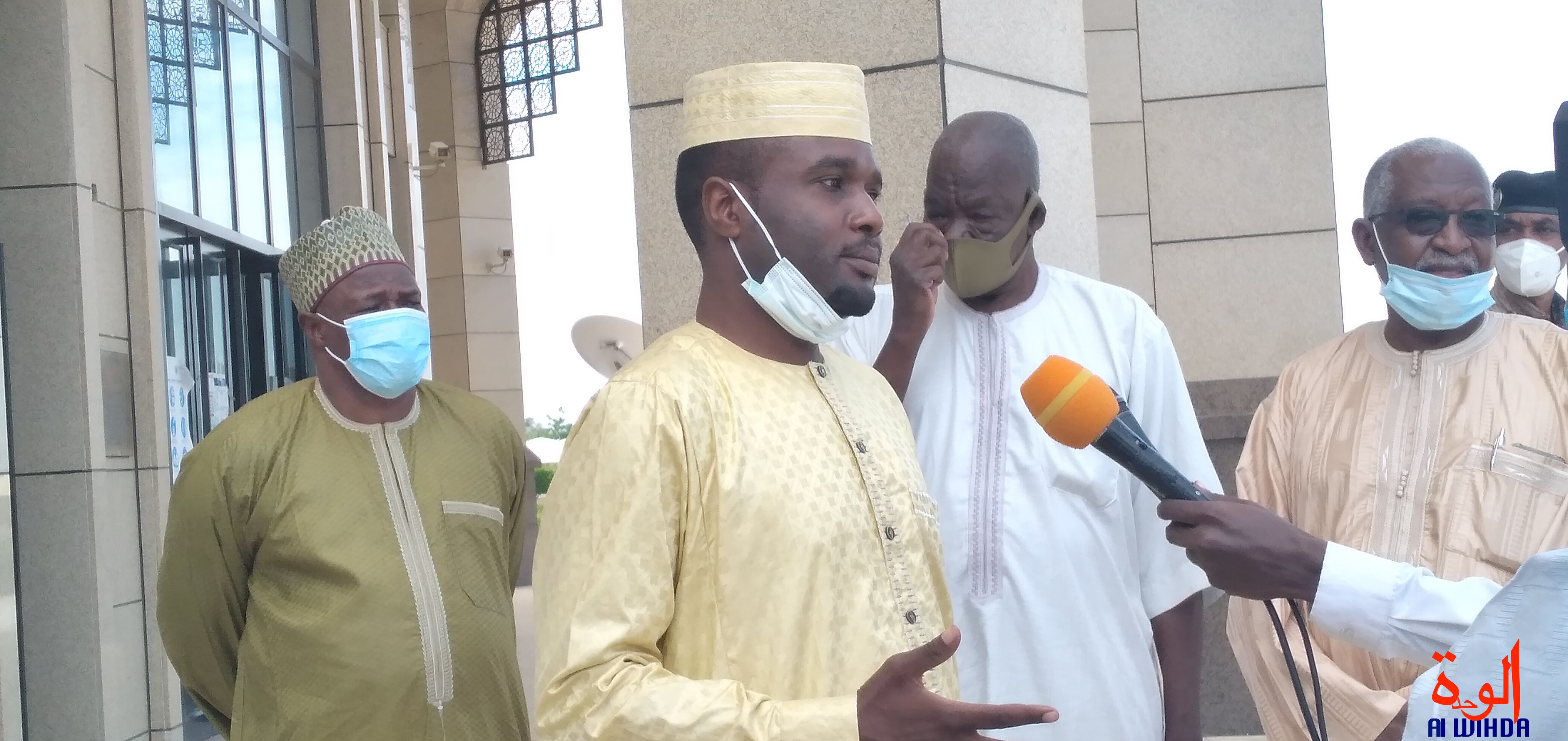 Tchad : intronisation de Maréchal, des jeunes font un don pour la cérémonie. © Ben Kadabio/Alwihda Info