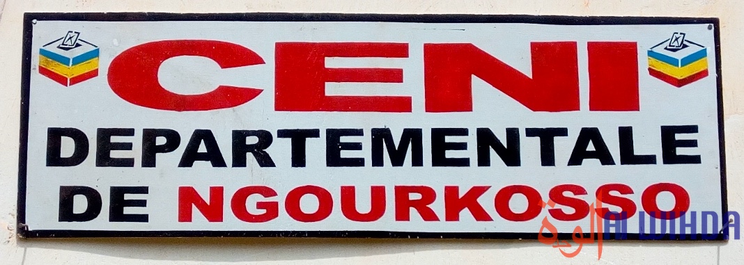 Tchad : à Ngorkosso, la CENI reçoit un appui en véhicules et groupes électrogènes. © Golmem Ali/Alwihda Info