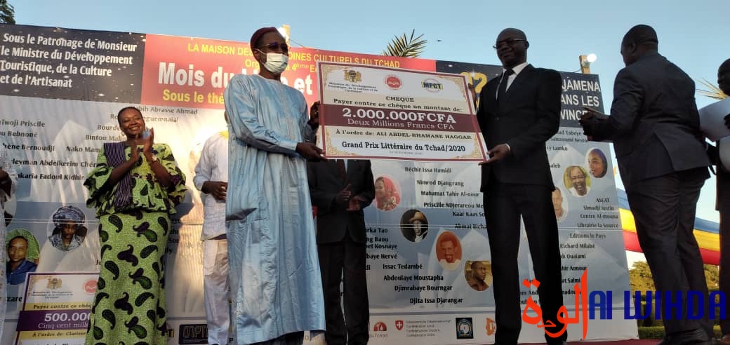 Tchad : grand prix littéraire 2020, Ali Abdel-Rhamane Haggar reçoit la Plume d'or