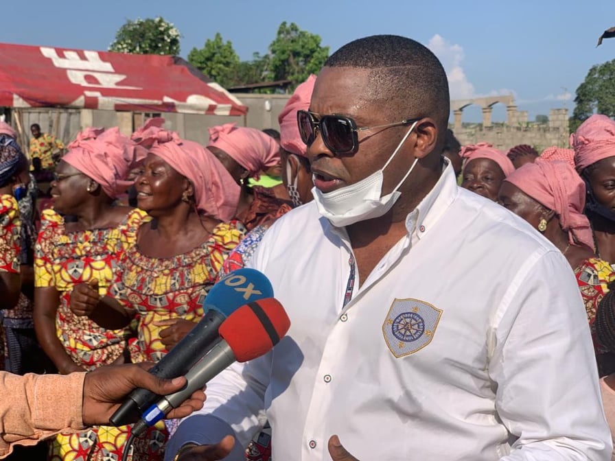 Le député Brice Dimitri Bayendissa, au cours de sa campagne de sensibilisation