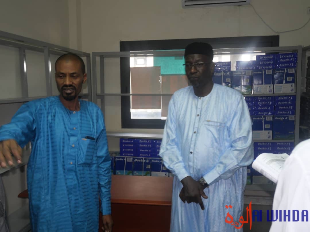 Tchad : le ministre des Mines et de la Géologie au contact du personnel administratif