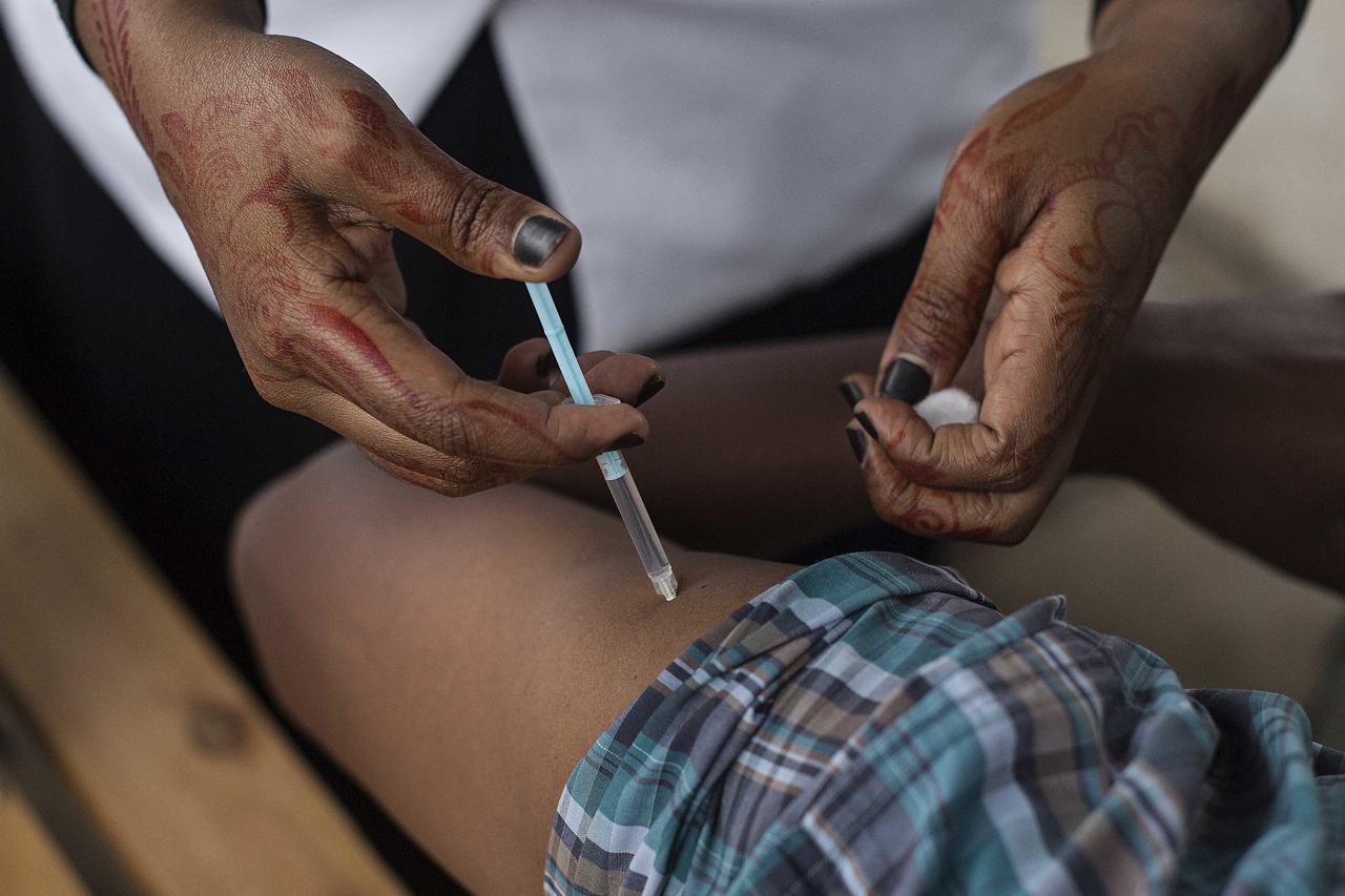 Afrique : « Vaccins retardés, développement entravé », déplorent des leaders mondiaux et artistes