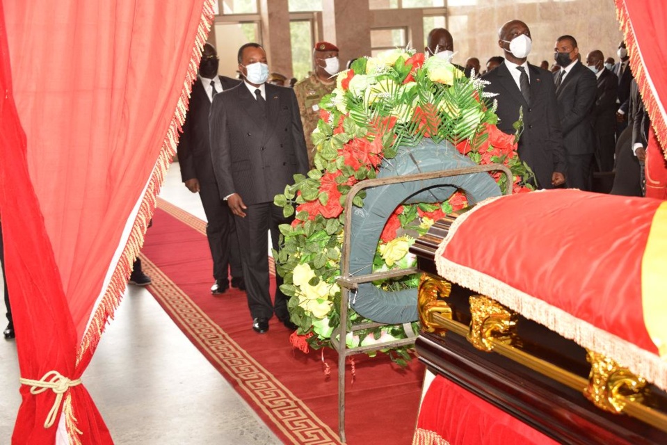 Denis Sassou N'Guesso rendant hommage à Gabriel Entcha-Ebia